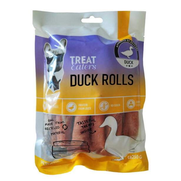 Treat Eaters Duck Rolls i pose.