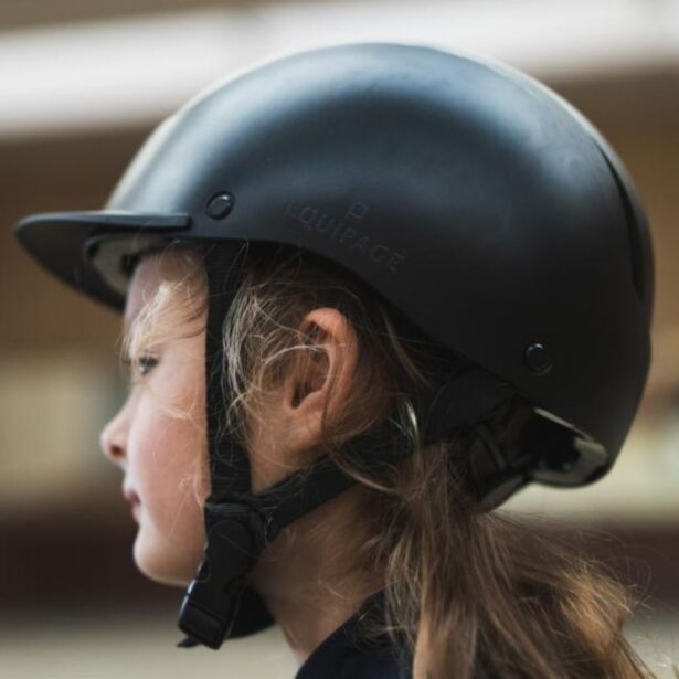 Equipage Vilma ridehjelm sort