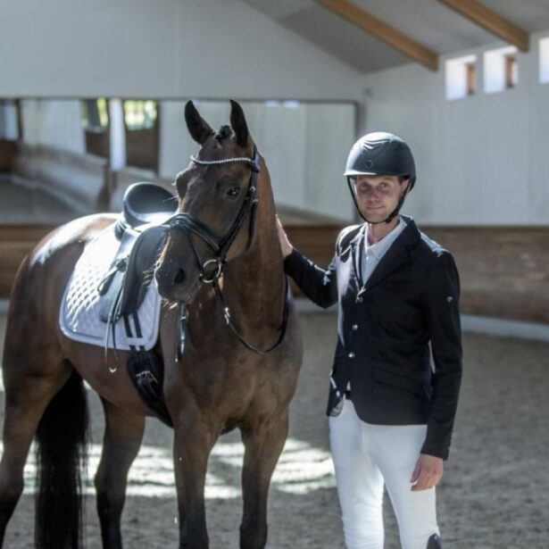 One K Defender Pro ridehjelm mat sort